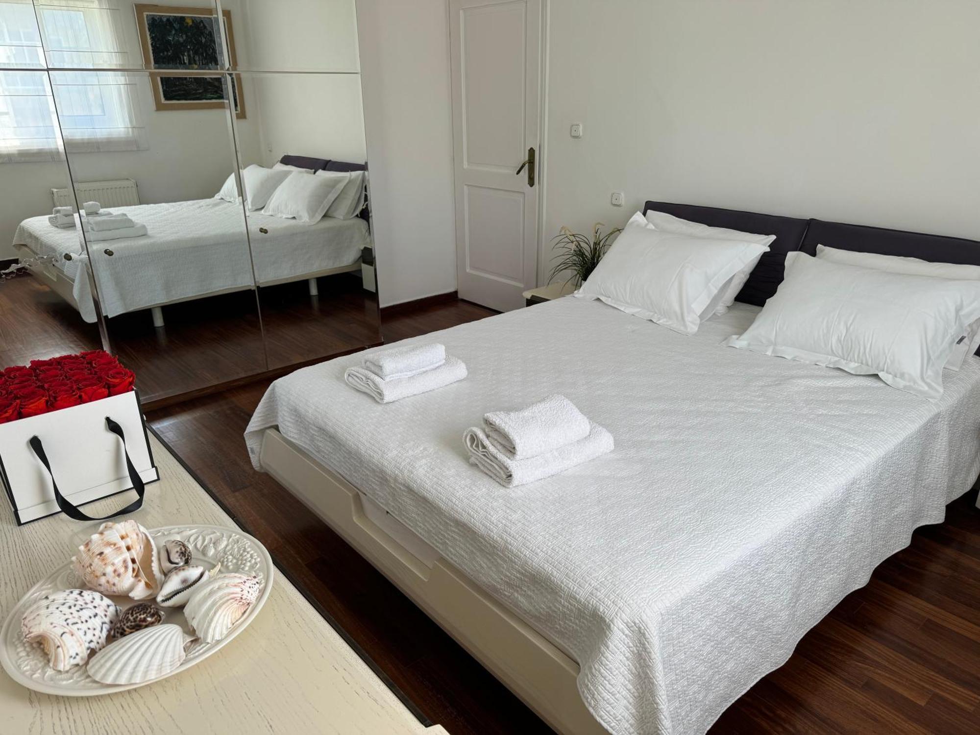 Vouliagmeni Seaside Escape Apartman Athén Kültér fotó